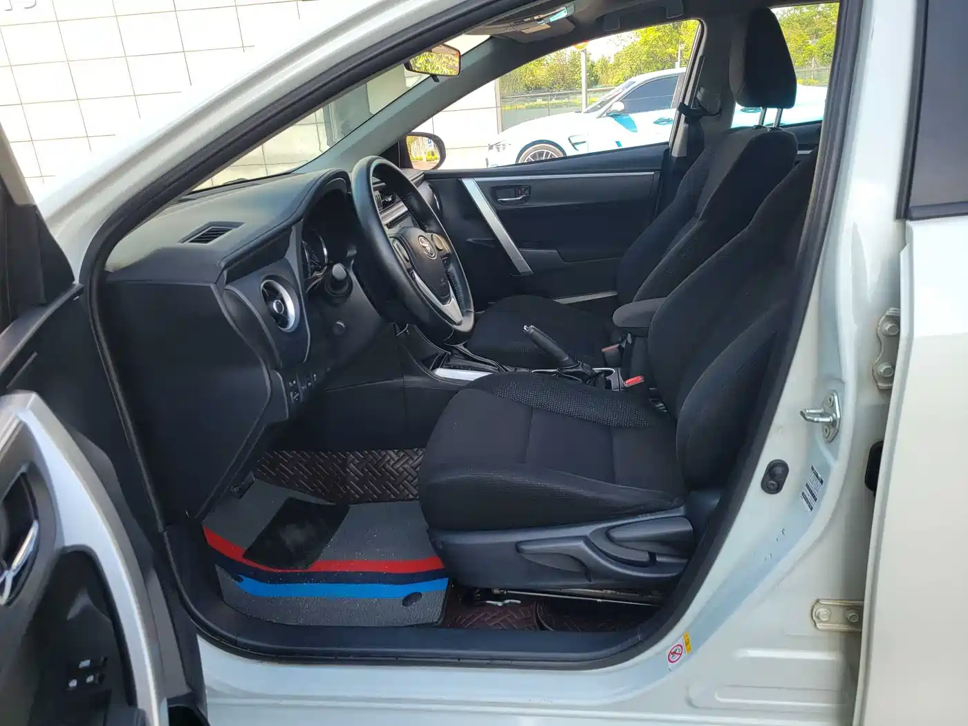Toyota Levin 2017 Facelift 185T CVT Elite (China V) фото 8