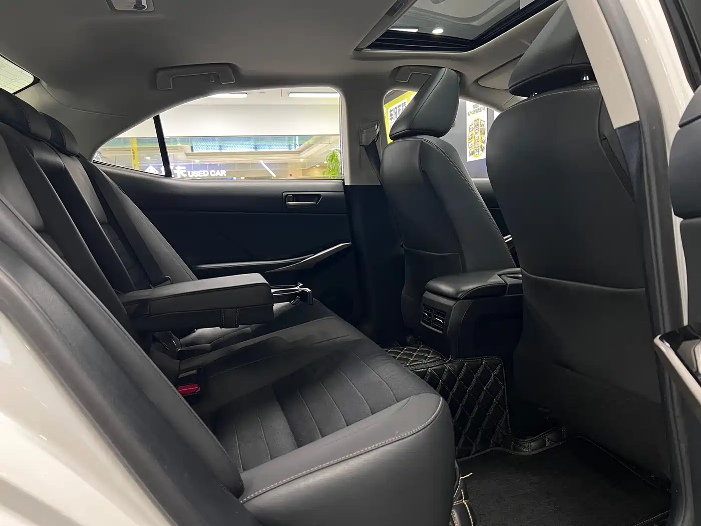 Lexus IS 2017 300 Leading Edition фото 23