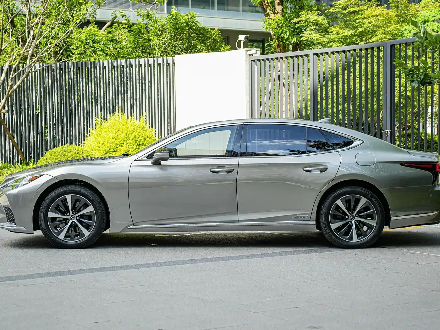 Lexus LS 2021 500h Excellence Edition фото 7