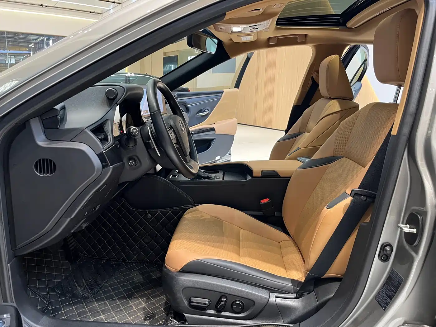 Lexus ES 2023 200 Excellence Edition фото 10