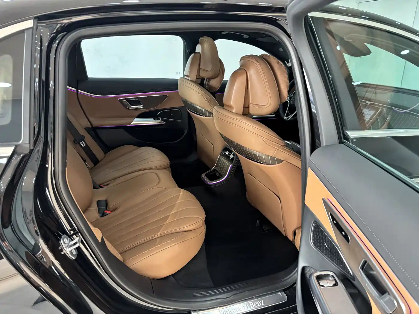 Mercedes-Benz E-Class 2025 E 300 L Fashion фото 24