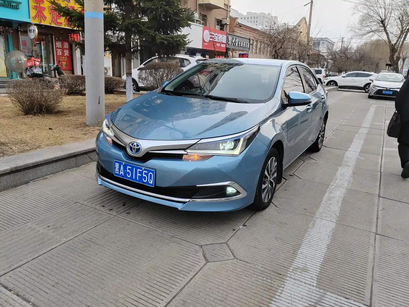 Toyota Corolla 2016 Hybrid 1.8L E-CVT Leading Edition фото 2