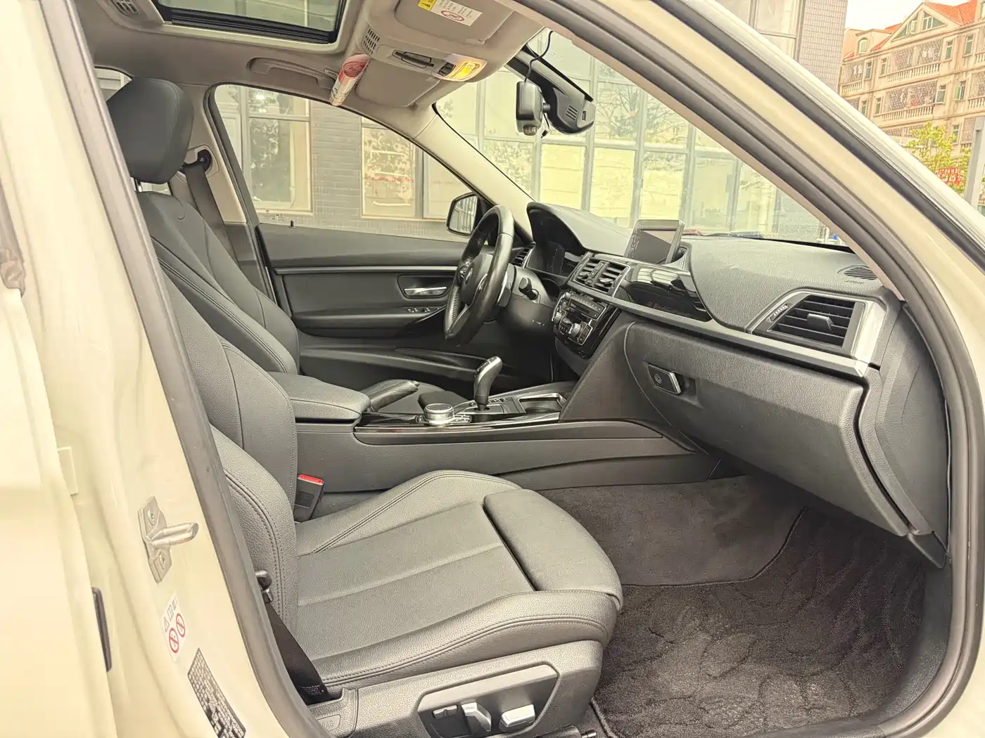BMW 3 Series 2019 320Li M Sport Package фото 16