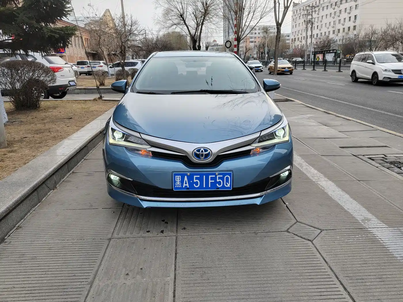 Toyota Corolla 2016 Hybrid 1.8L E-CVT Leading Edition фото 3