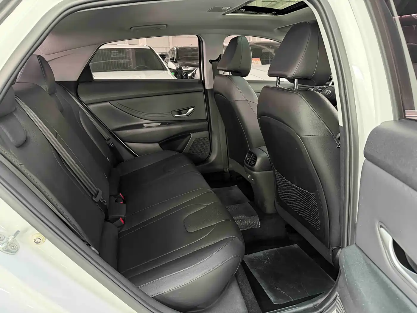 Hyundai Elantra 2023 1.5L CVT GLX Elite Edition фото 16