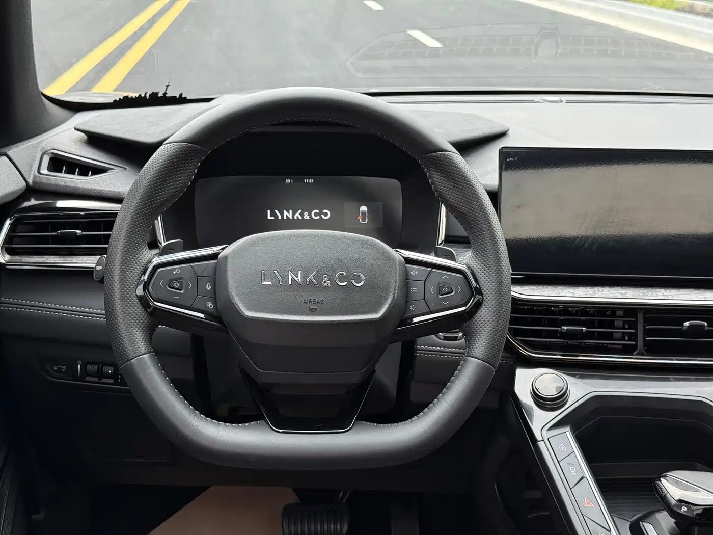 Lynk & Co 06 2023 Remix 1.5T Power Pro фото 18