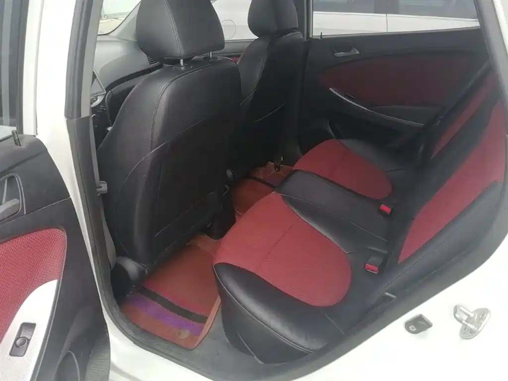 Hyundai Reina 2014 Model 1.4L Automatic GLX фото 17
