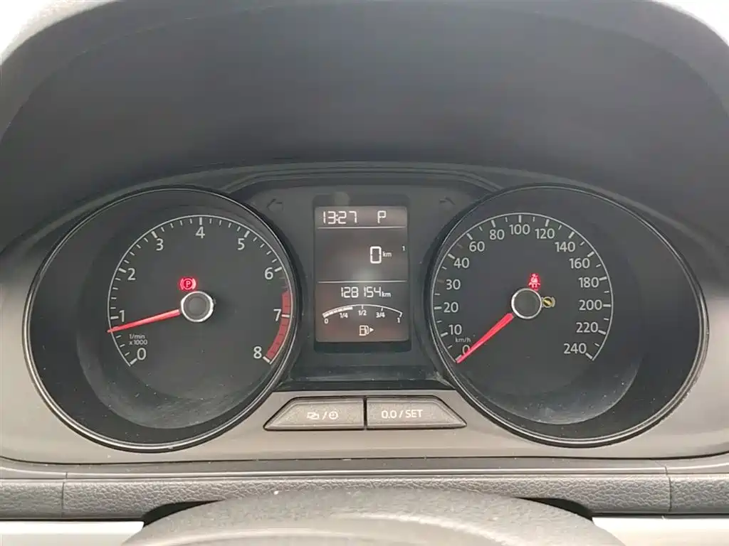 Volkswagen Lavida 2015 1.6L Automatic Trend Edition фото 12