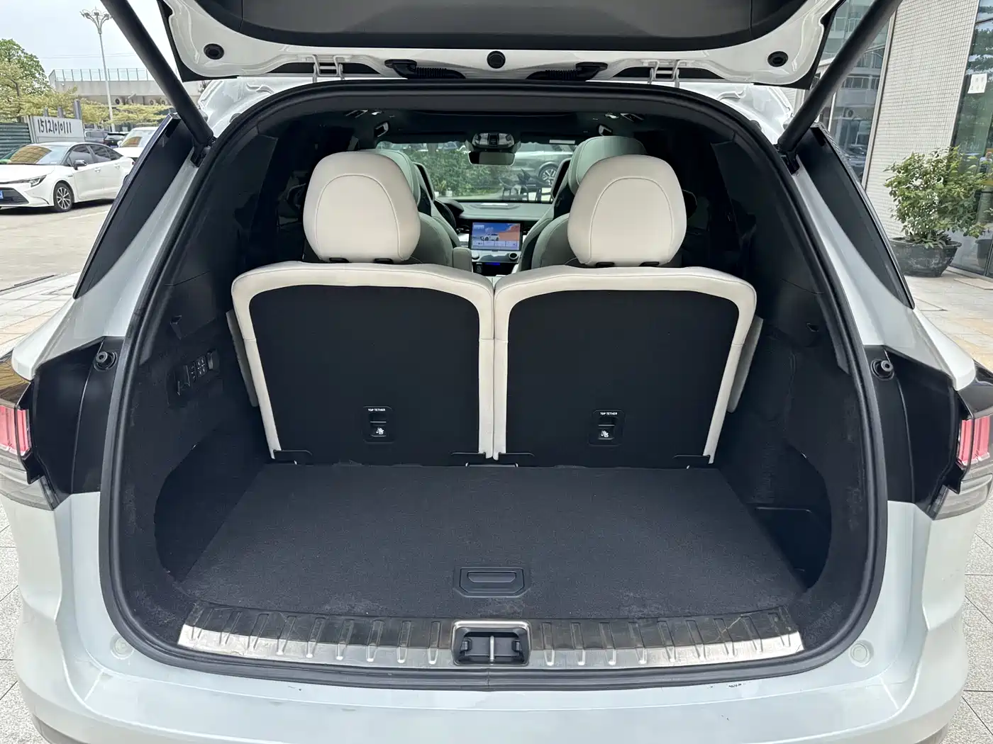 Lynk & Co 09 EM-P 2021 2.0T PHEV Ultra 6-seater фото 18