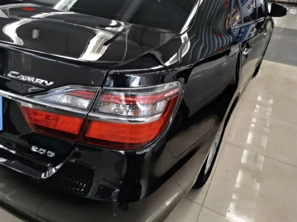 Toyota Camry 2015 2.0G Leading Edition фото 21