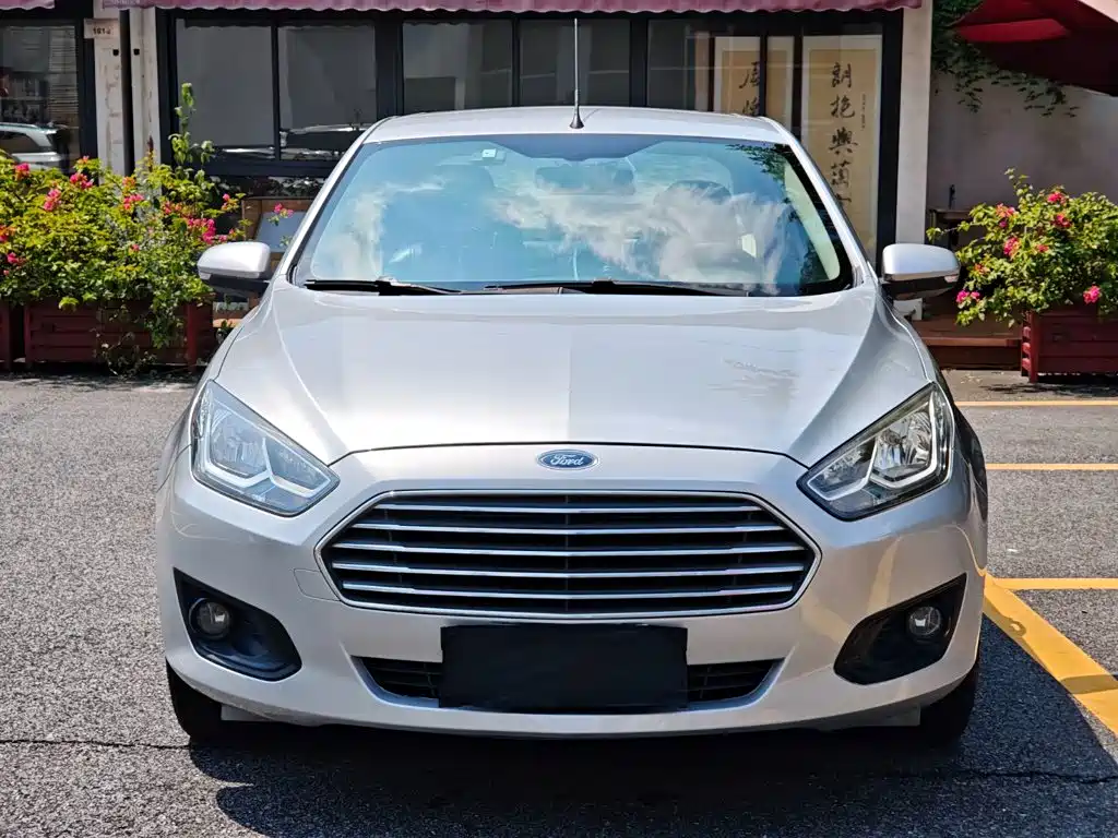 Photo 2 - Ford Escort