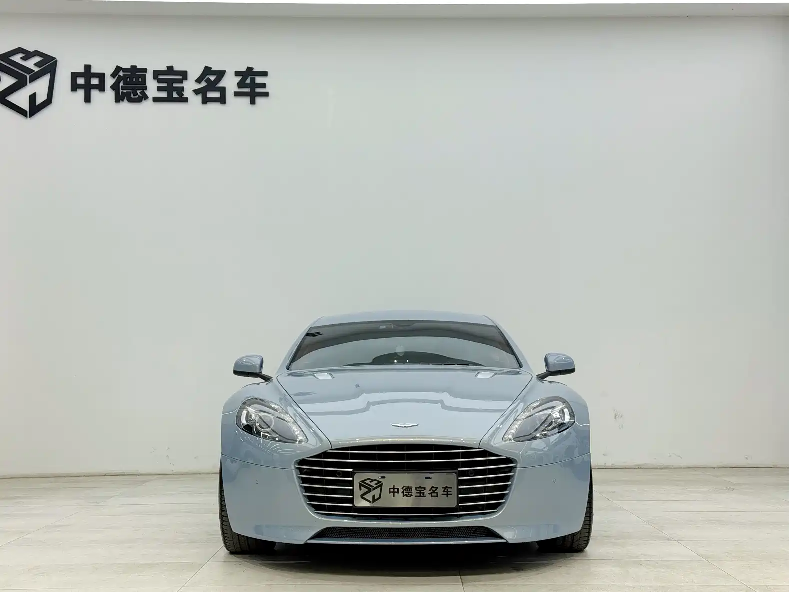 Фото 2 - Aston Martin Rapide