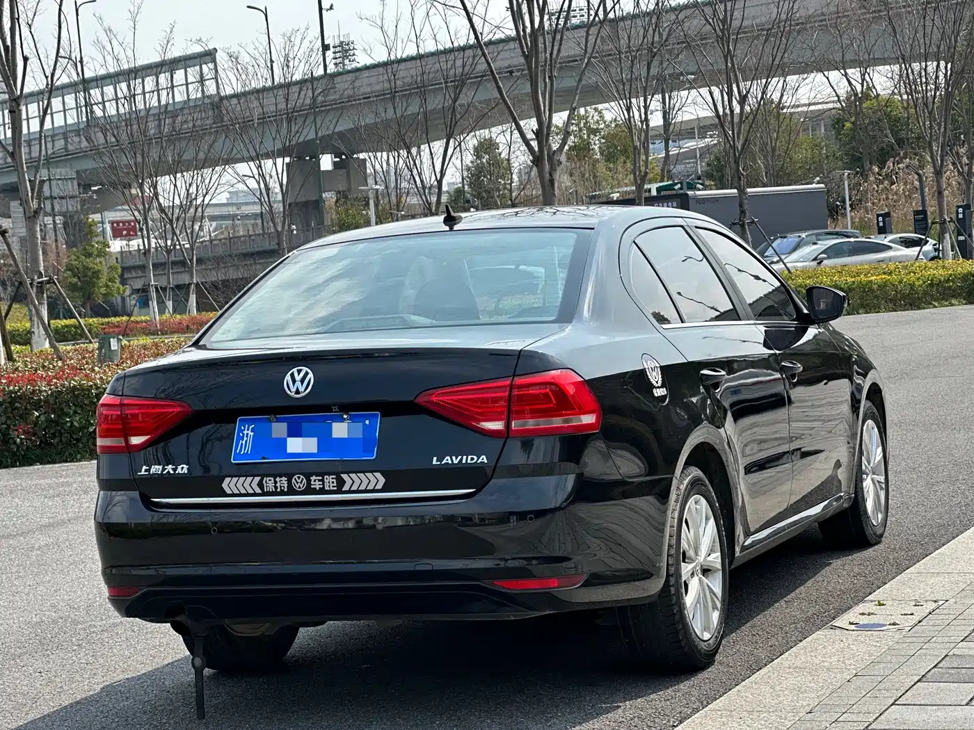 Volkswagen Lavida 2015 1.6L Automatic Comfort Edition фото 6