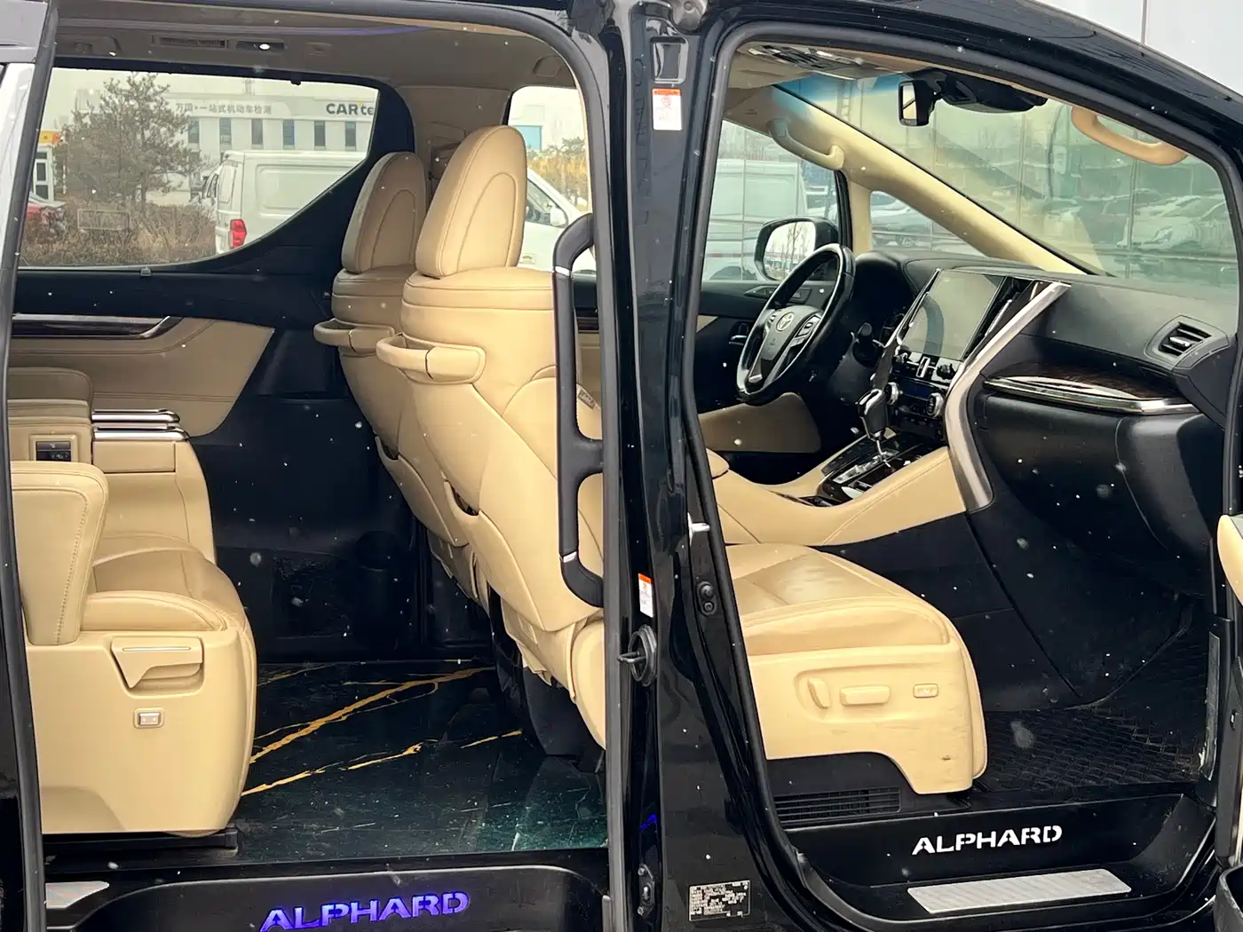 Toyota Alphard 2020 Hybrid 2.5L Luxury Edition фото 14