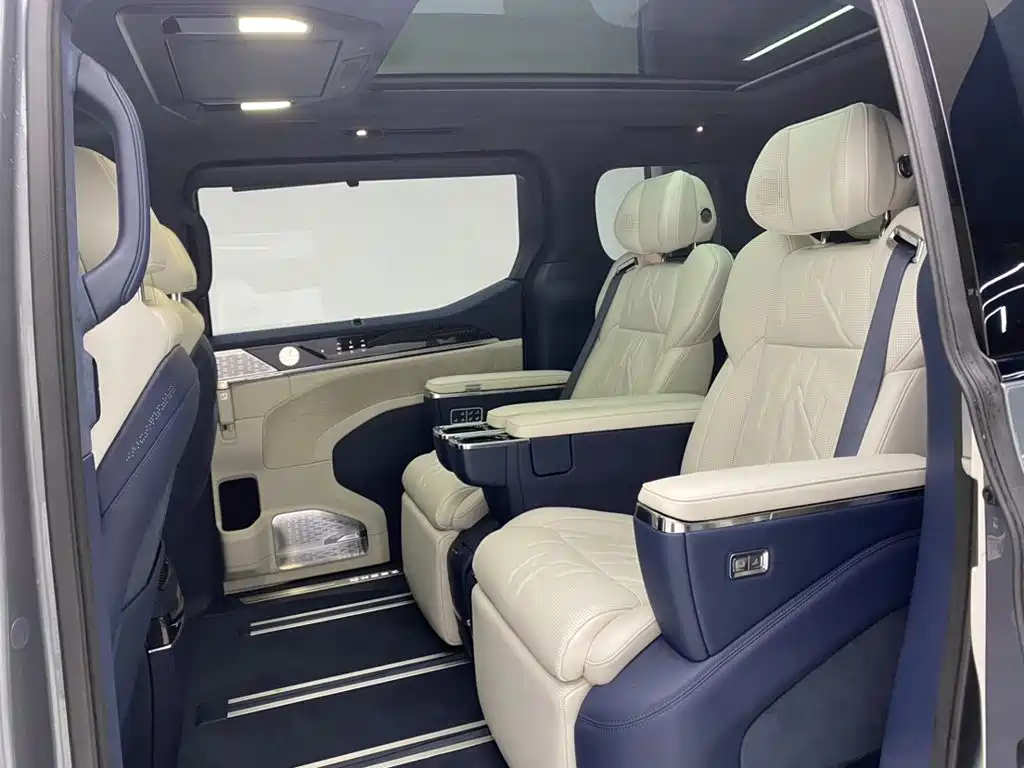 ZEEKR 009 2025 2024 6-seat Executive AWD 108kWh