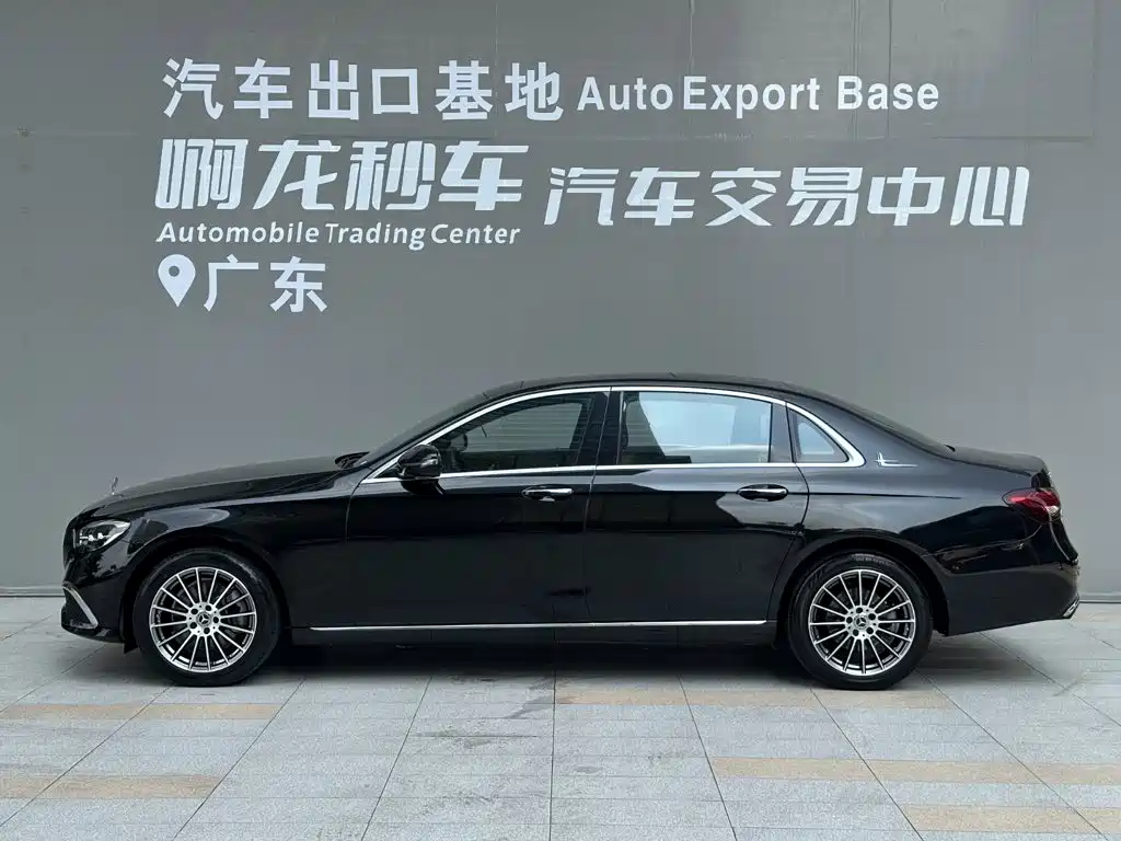 Фото 3 - Mercedes-Benz E-Class
