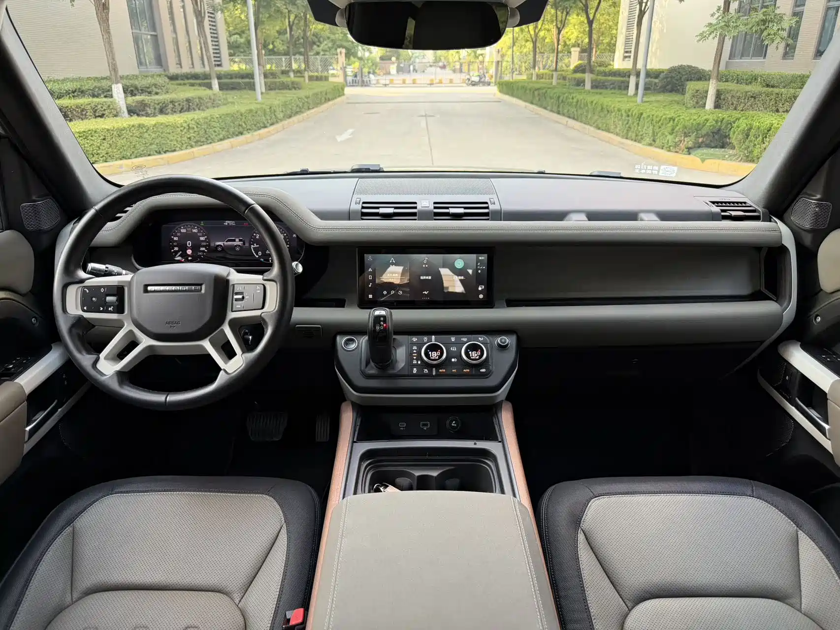 Фото 8 - Land Rover Defender