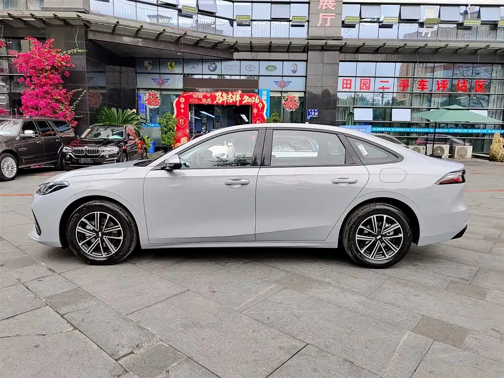 Geely Galaxy Galaxy A7 2025 EM-i 70km Luxury Edition фото 3