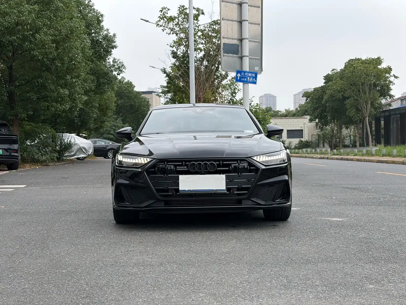 Фото 2 - Audi A7L