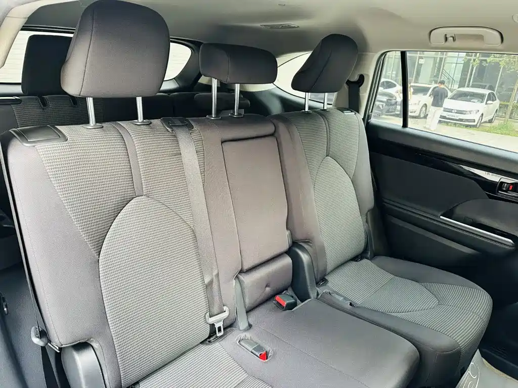 Фото 8 - Toyota Highlander