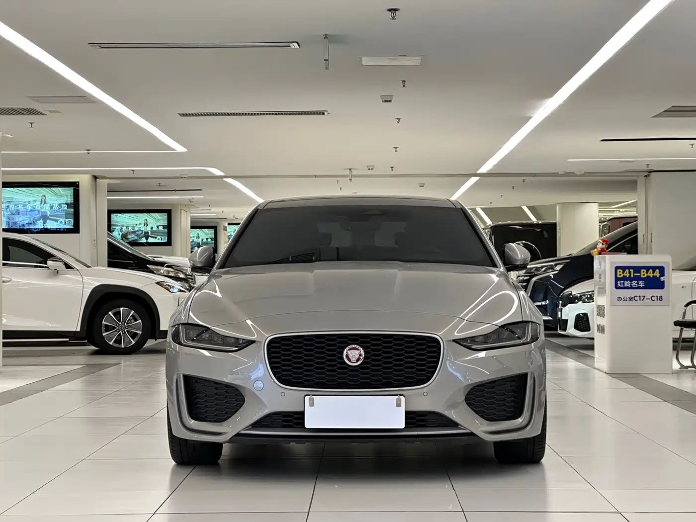 Jaguar XEL 2024 Model 2.0T 250PS R-DYNAMIC S Progressive Sport Edition фото 2