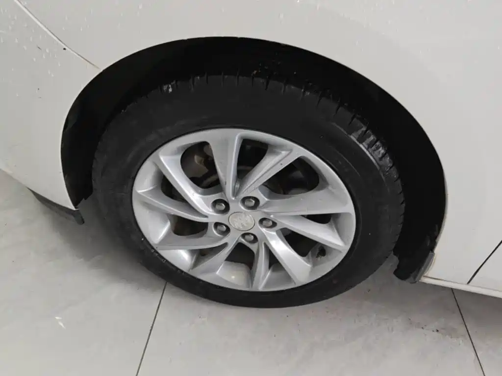 Фото 23 - Buick Verano
