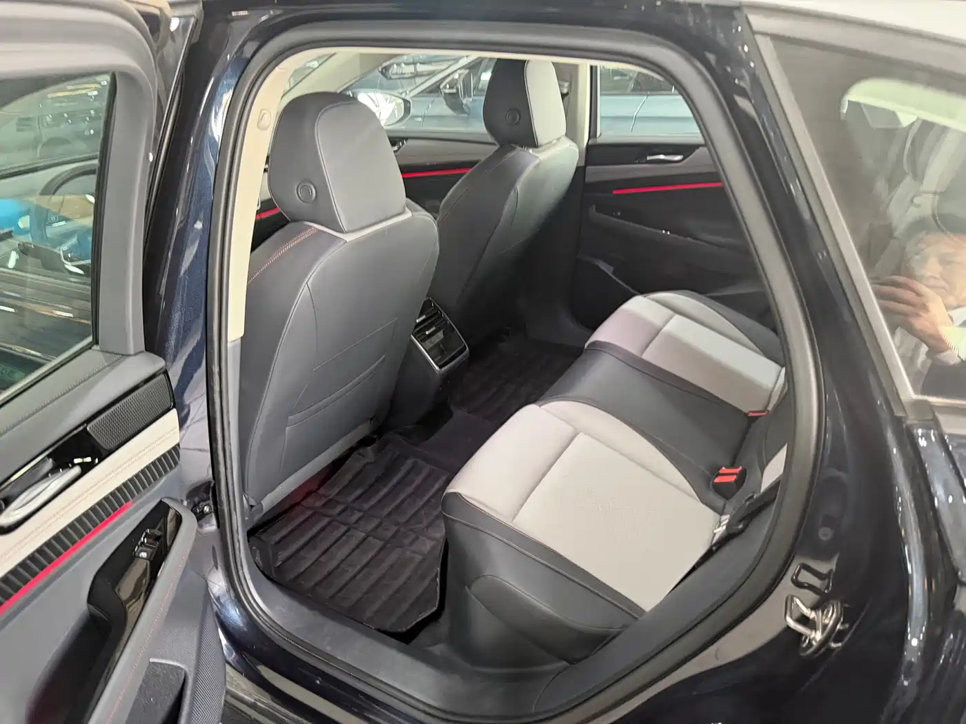 VOLKSWAGEN ID.7 VIZZION