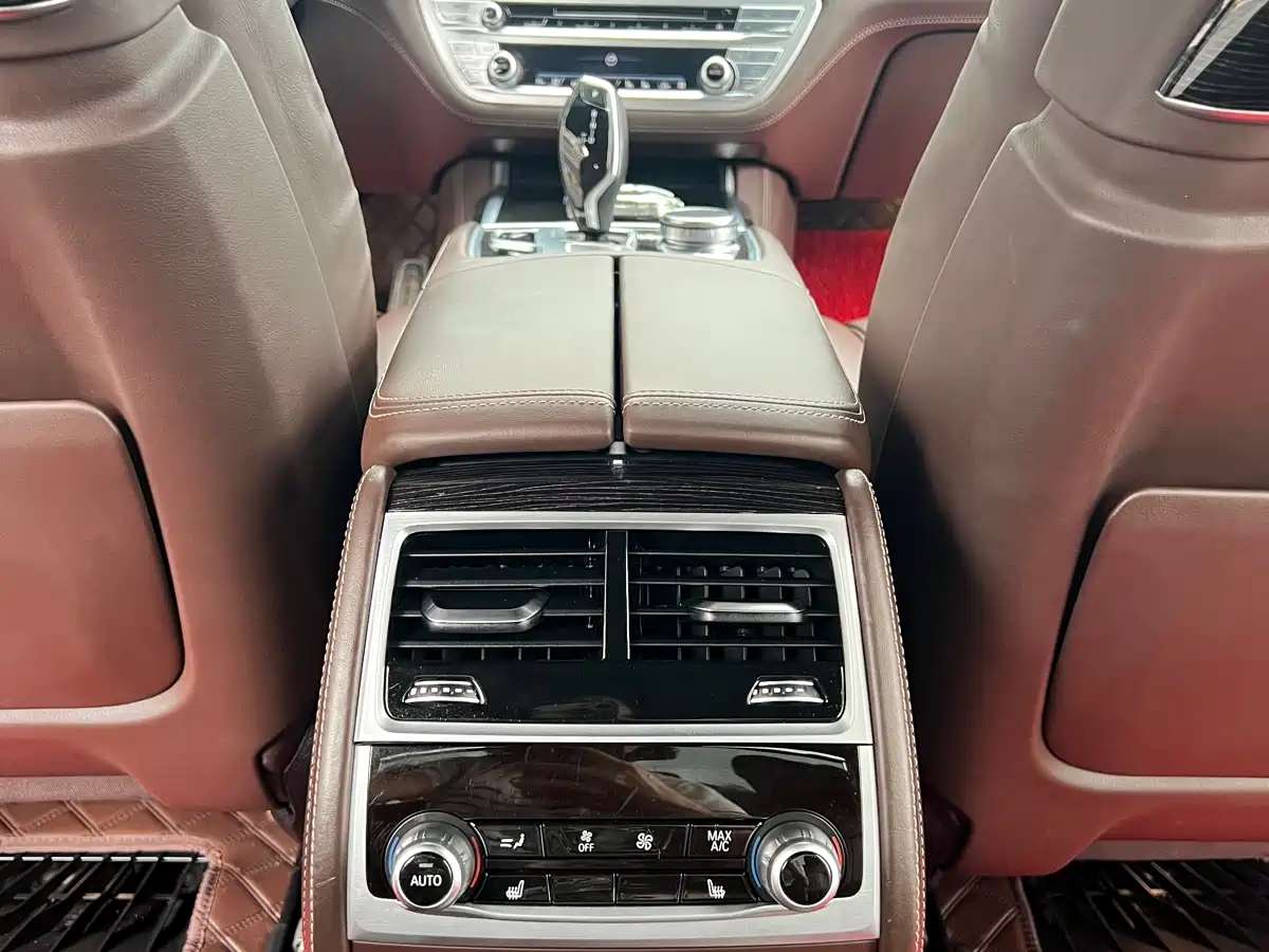 BMW 7 Series 2018 740Li Leading Type M Sport Package фото 21