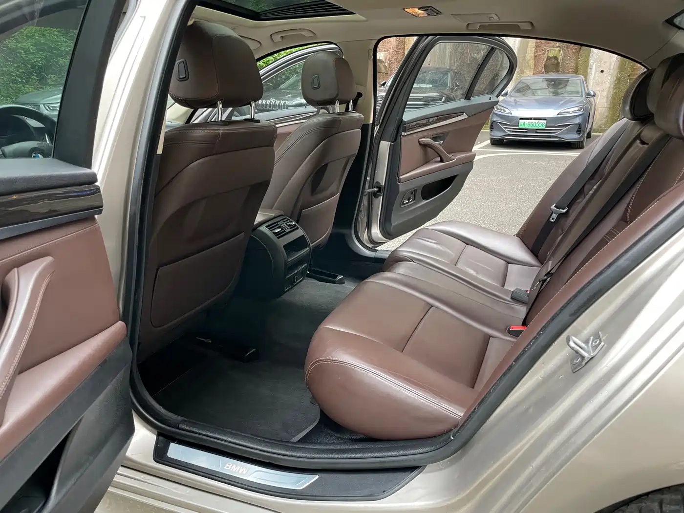 BMW 5 Series 2014 525Li Luxury Design Package фото 12