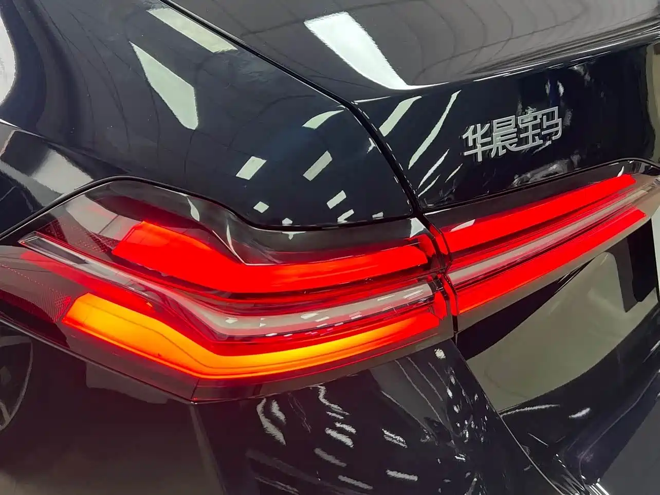 BMW 5 Series 2024 530Li Leading M Sport Package фото 10