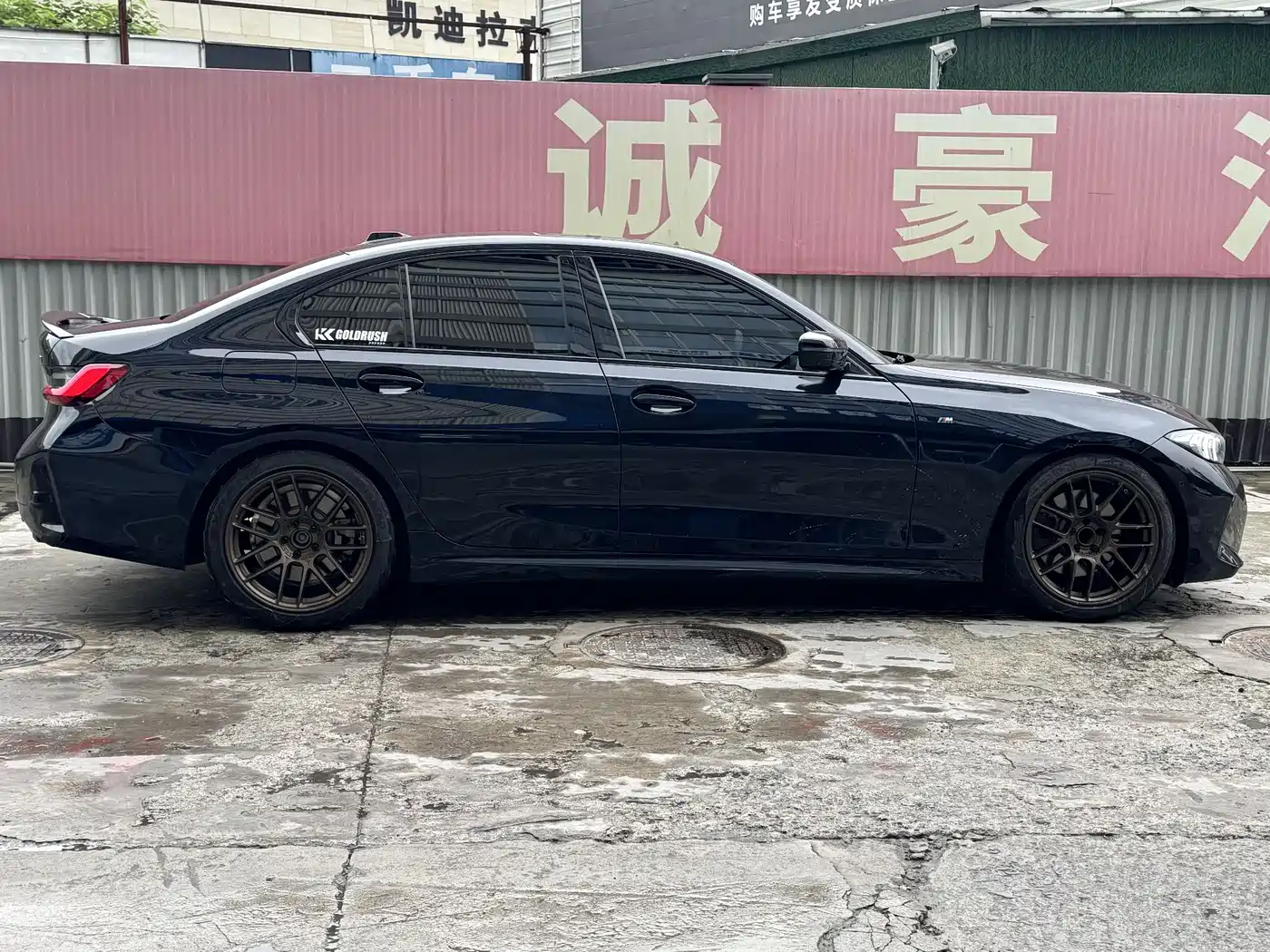 BMW 3 Series 2025 330i M Sport Night Edition фото 10