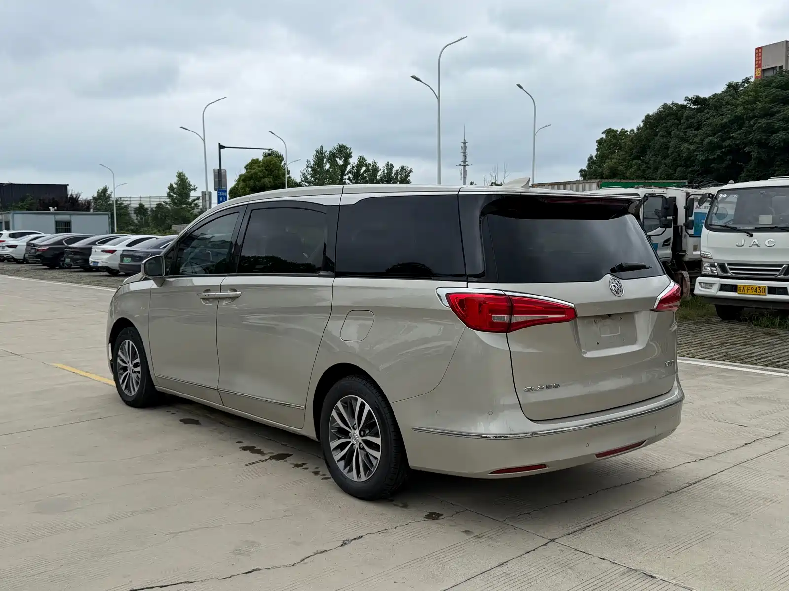 Фото 4 - Buick GL8