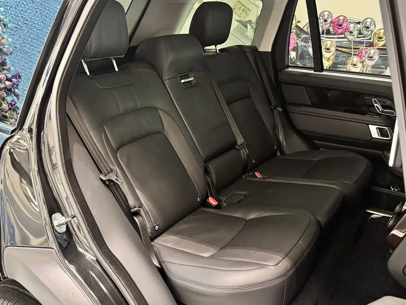 Land Rover Range Rover 2021 3.0 L6 Heritage Extended Classic Edition фото 13