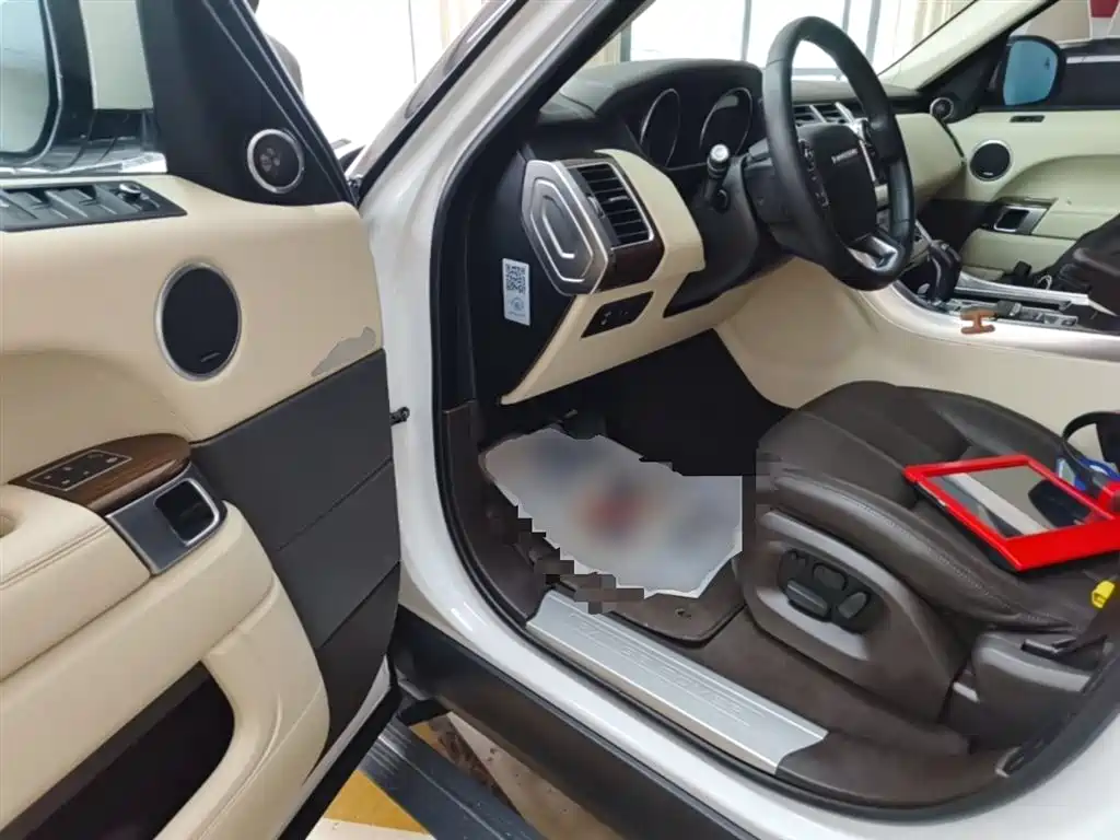 Land Rover Range Rover Sport 2015 3.0 SDV6 HSE фото 16