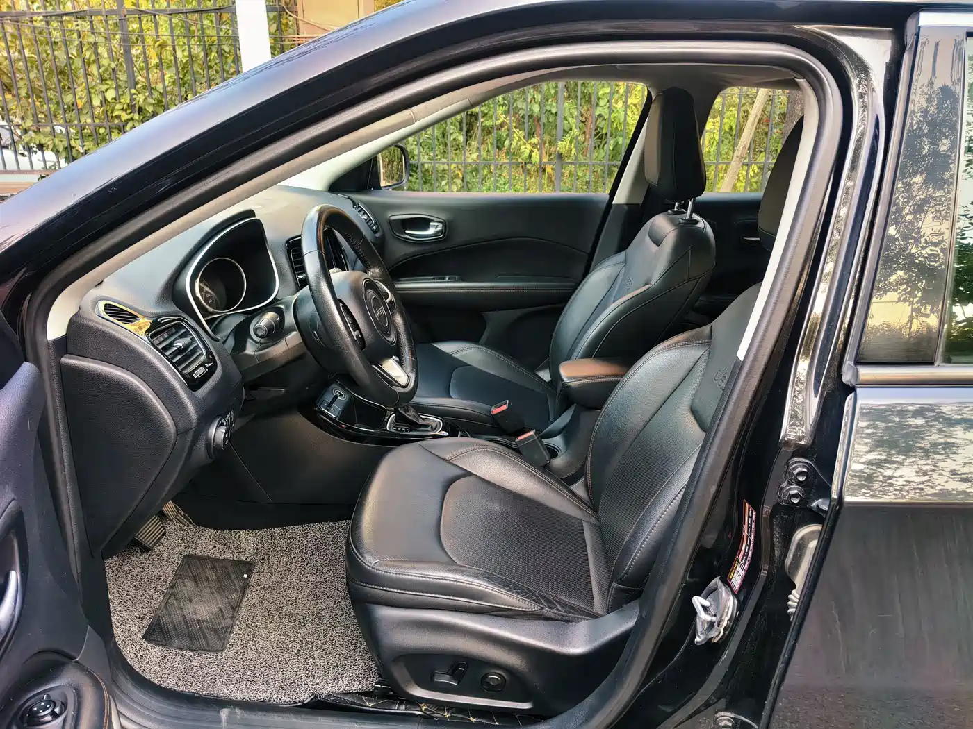 Photo 4 - Jeep Compass