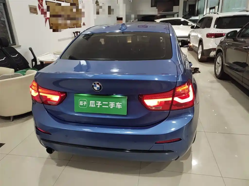 BMW 1 Series 2018 118i Sport Edition фото 6