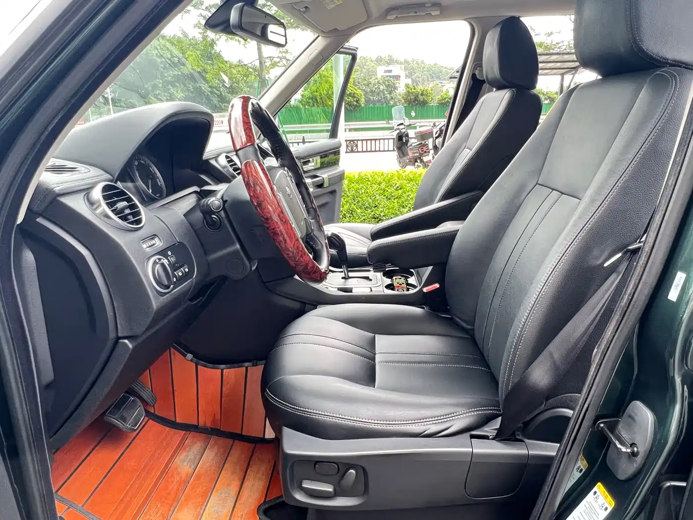 Land Rover Discovery 2011 2.7 TDV6 HSE Diesel фото 13
