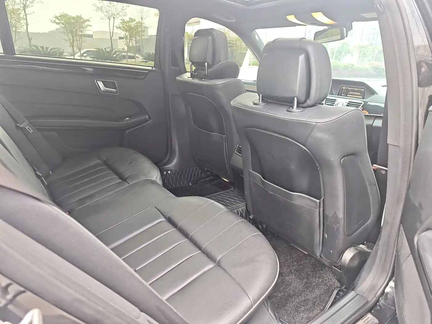 Mercedes-Benz E-Class 2015 E 260 L Sport фото 12