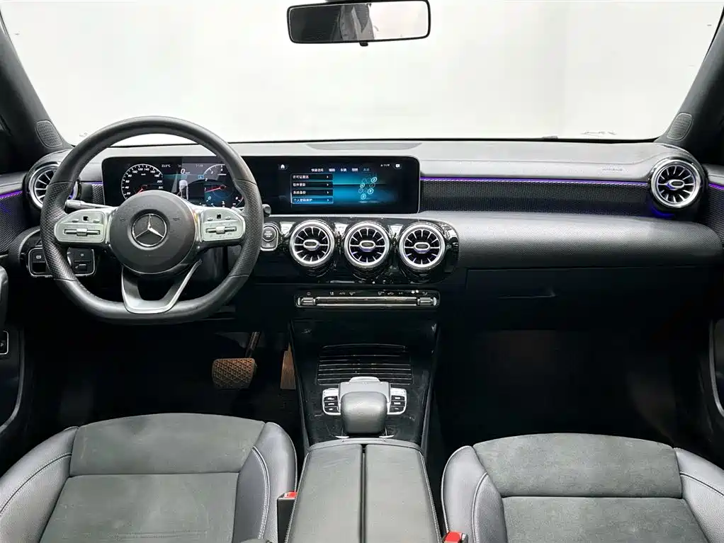 Mercedes-Benz A-Class 2019 A 200 L Sport Sedan фото 11