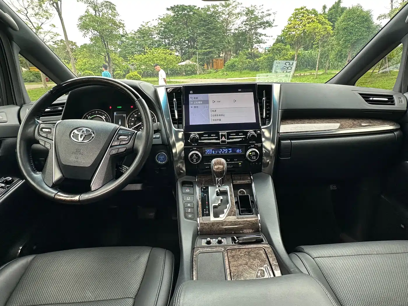 Toyota Alphard 2020 Hybrid 2.5L Premium Edition фото 12