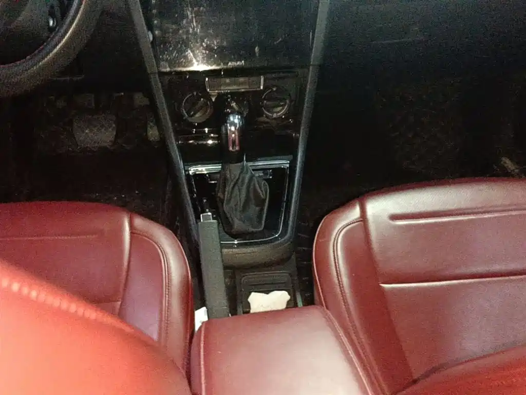 VOLKSWAGEN BORA
