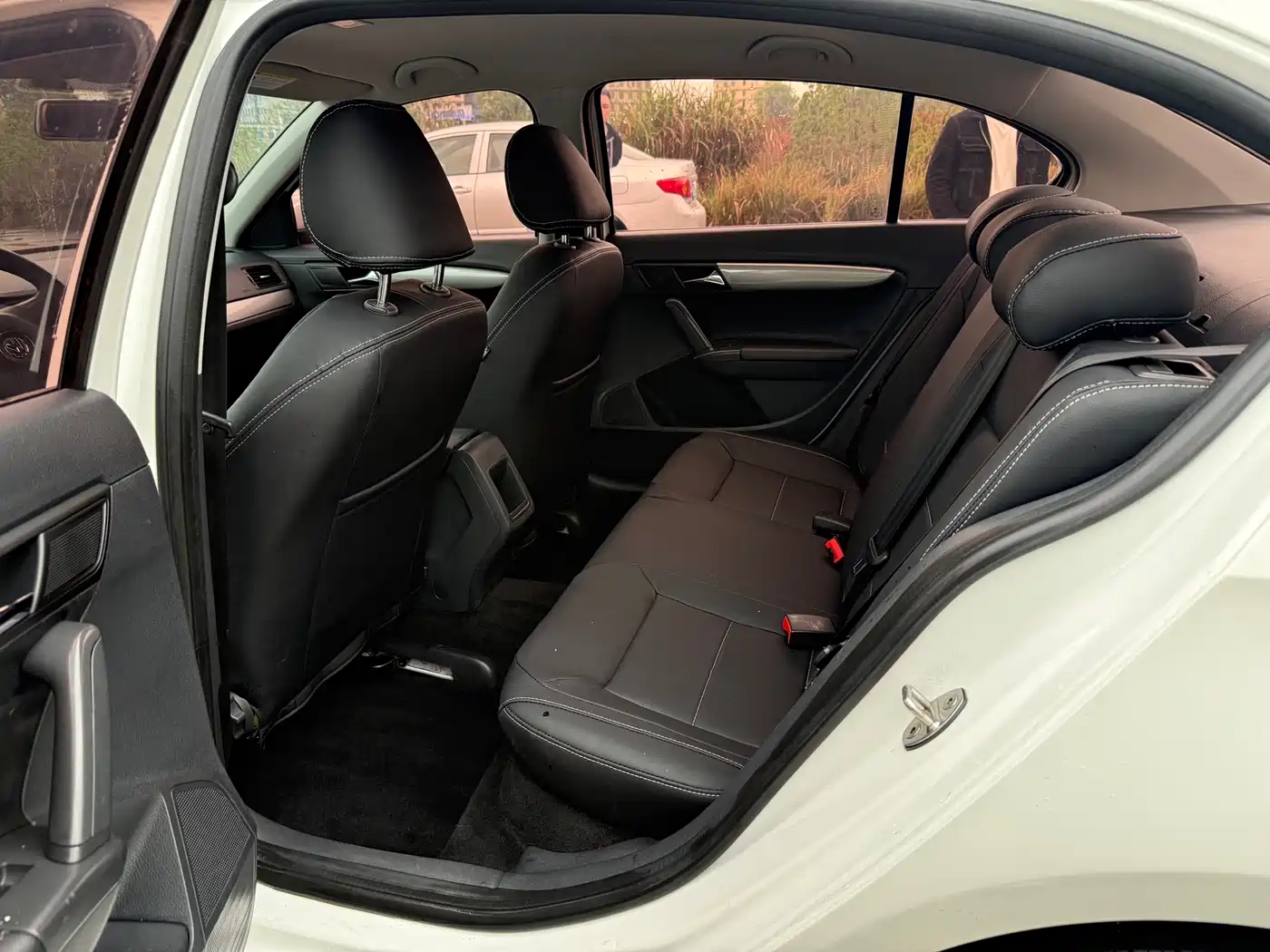 Volkswagen Lavida 2015 1.6L Automatic Trend Edition фото 9