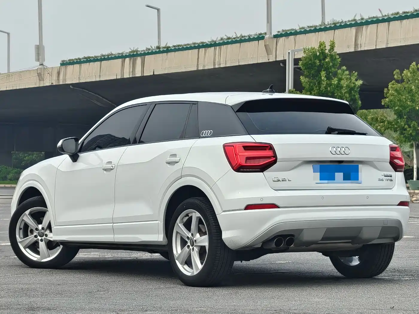 Photo 4 - Audi Q2L