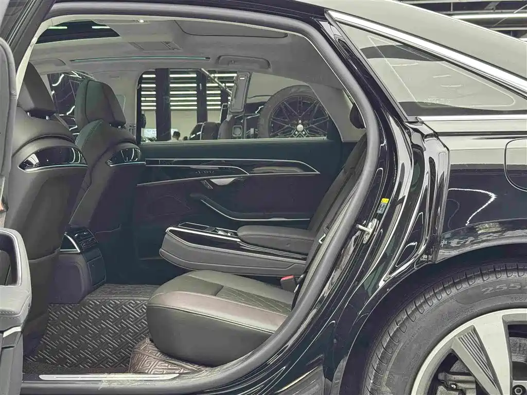Photo 9 - Audi A8 New Energy