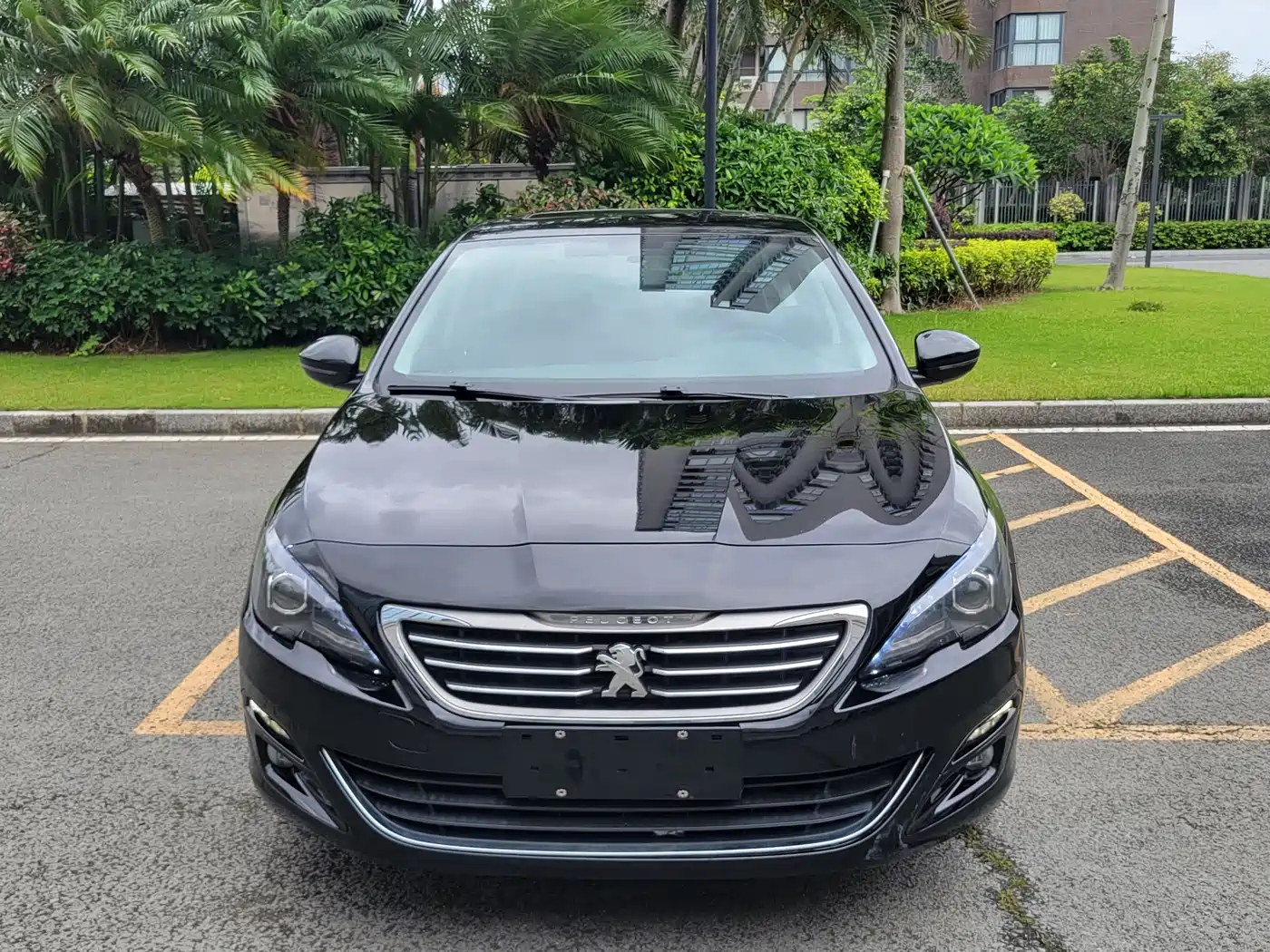 Peugeot 408 2015 Model 1.2T Automatic Luxury Edition фото 2