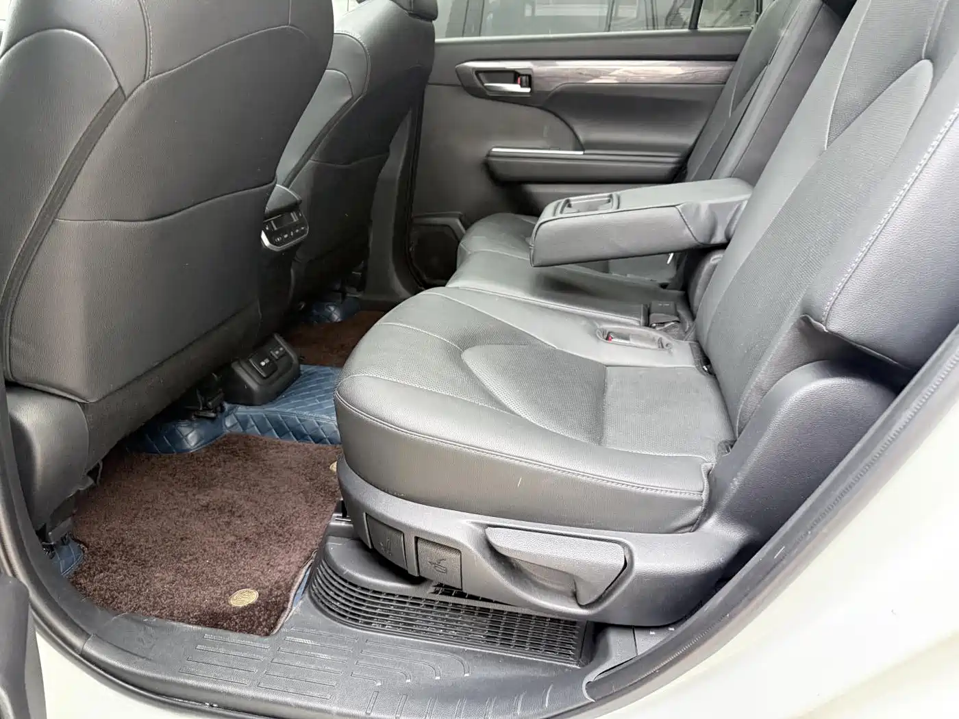 Toyota Highlander 2022 Dual Engine 2.5L 4WD Supreme Edition 7-Seater фото 16