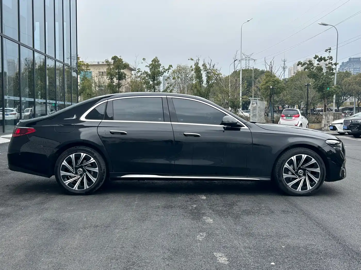 Mercedes-Benz E-Class 2024 E 300 L Fashion фото 4