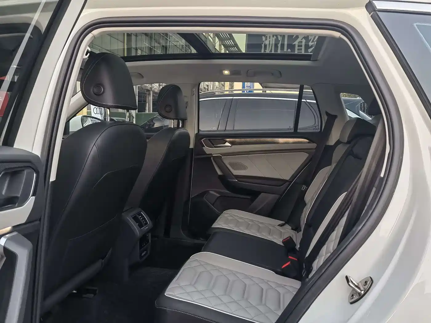 Volkswagen Tayron 2023 300TSI 2WD Luxury Plus Advanced Edition фото 10