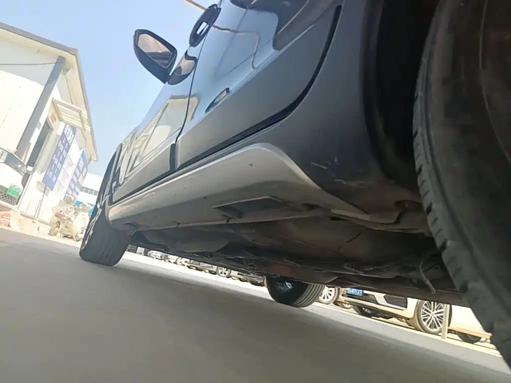Фото 22 - Geely Vision X3