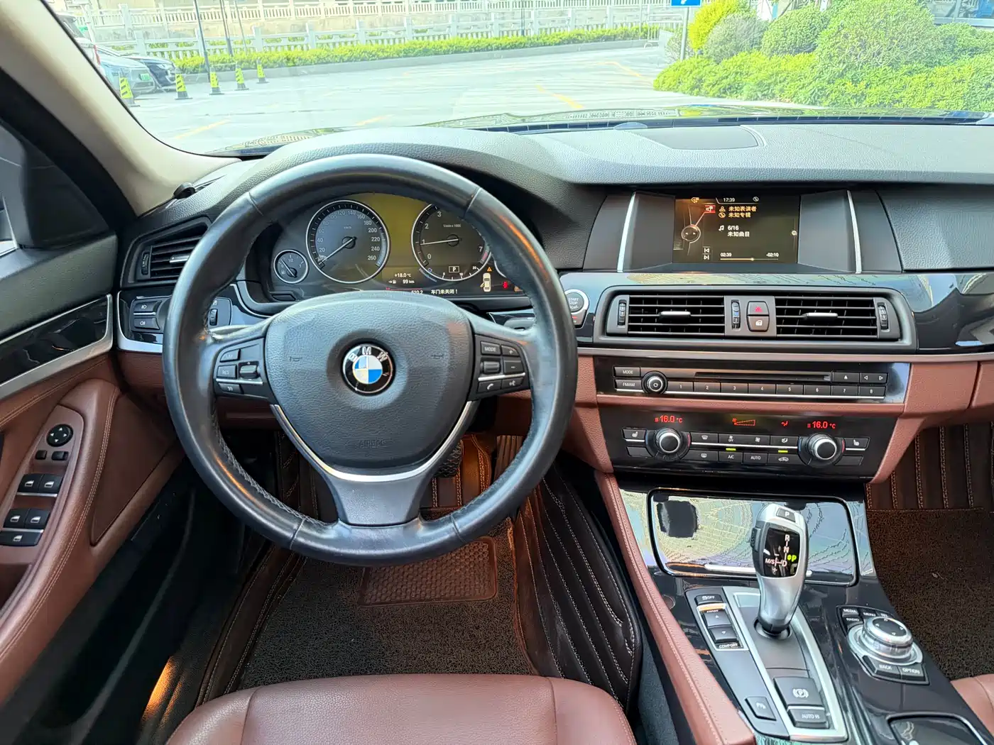 BMW 5 Series 2017 520Li Classic Edition фото 7